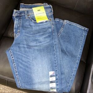 Levi's Slim Fit Jeans in Medium Blue